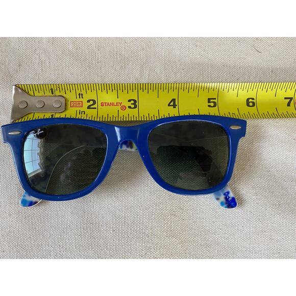 Ray-Ban Wayfarer sunglasses. Exterior frame color in blue interior floral Print - Picture 7 of 11